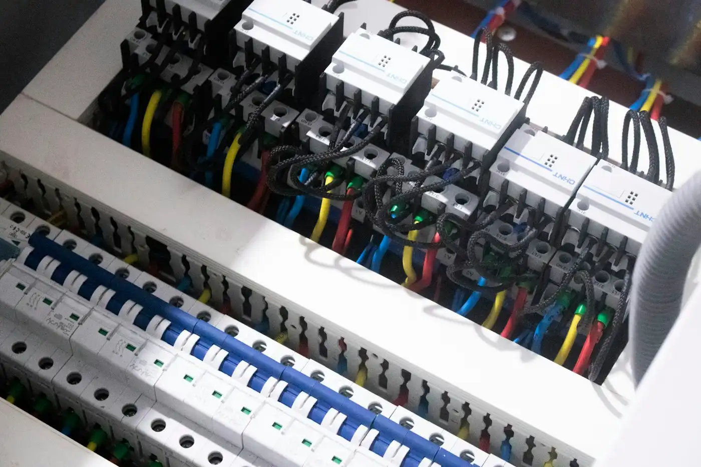 Wiring inside a switch box